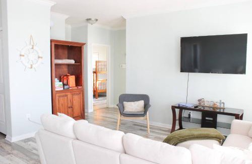 Crystal Beach Casa | Beach Getaway at 2 Pelicans Walk to the Water