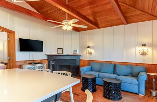 Captiva Hotel | Beach Getaway: Comfortable Cottage w/Stunning Beach Views | Free Parking | Pool