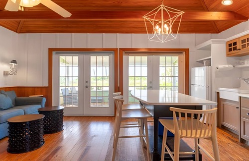Captiva Hotel | Beach Getaway: Comfortable Cottage w/Stunning Beach Views | Free Parking | Pool