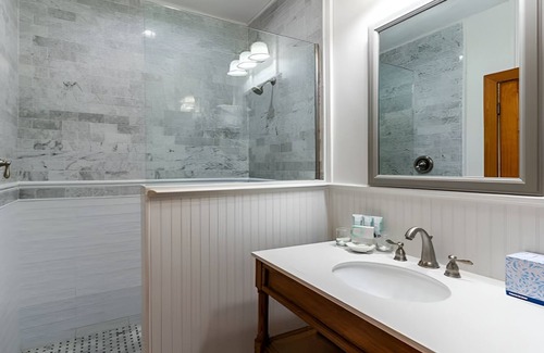 Captiva Hotel | Beach Getaway: Comfortable Cottage w/Stunning Beach Views | Free Parking | Pool