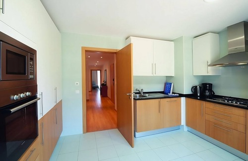 Olhao Apartamento | Beach Getaway in Olhão! Swimming Pool, Free Public Parking, Pets are Welcome!