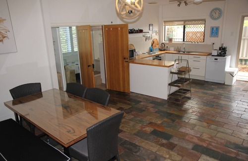 Aldinga Beach Cabaña | .Beach getaway, pet friendly, coastal vibe