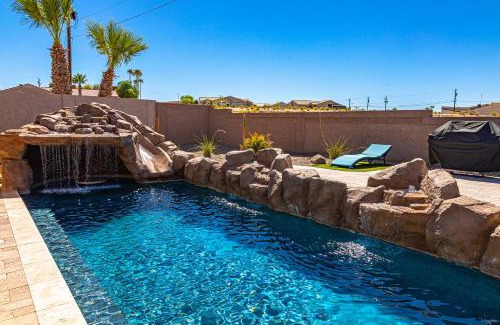 Lake Havasu City Casa | Beach Happy-Lake Close-Private Waterpark Oasis -sleeps 14