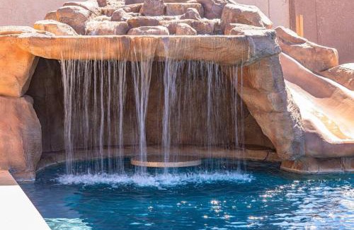 Lake Havasu City Casa | Beach Happy-Lake Close-Private Waterpark Oasis -sleeps 14