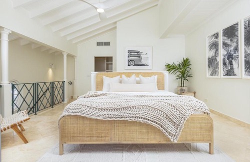 Schooner Bay Apartamento | "Beach Happy" Schooner Bay - Beachfront Apartment