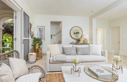 Schooner Bay Apartamento | "Beach Happy" Schooner Bay - Beachfront Apartment