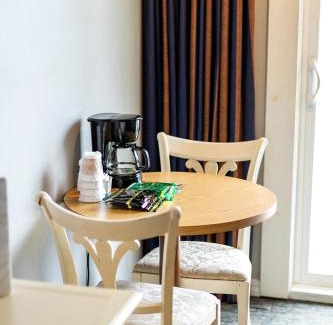 Sturgeon Bay Hotel | Beach Harbor Resort