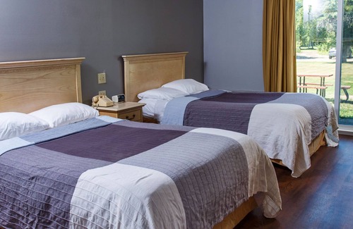 Sturgeon Bay Hotel | Beach Harbor Resort
