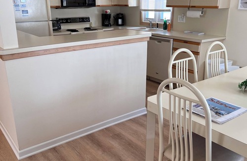 South Beach Haven Casa | Beach Haven - 7th from Sand