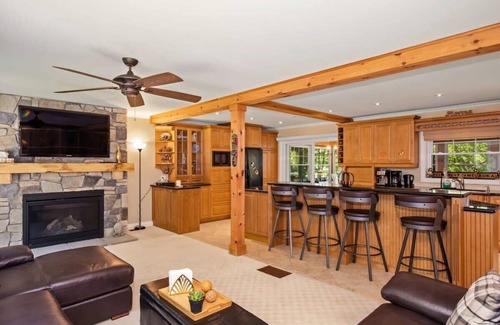 Bracebridge Casa | Beach Haven A Charming Lake Muskoka family cottage