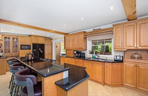 Bracebridge Casa | Beach Haven A Charming Lake Muskoka family cottage