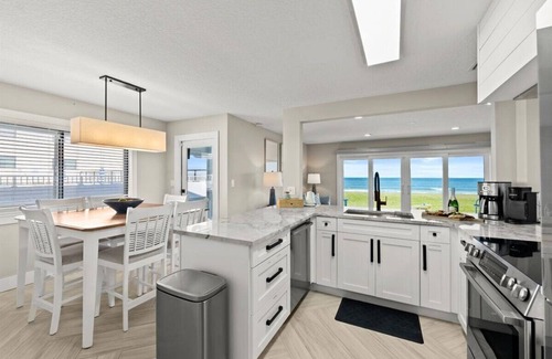 Sea Dunes Apartamento | Beach Haven Updated Steps to Beach w/ Stunning Ocean Views
