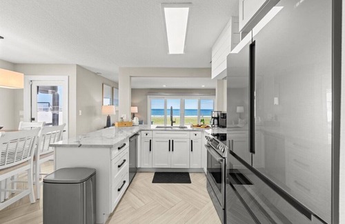 Sea Dunes Apartamento | Beach Haven Updated Steps to Beach w/ Stunning Ocean Views