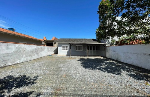 Meia Praia Casa | Beach house with large patio 150m from the sea
