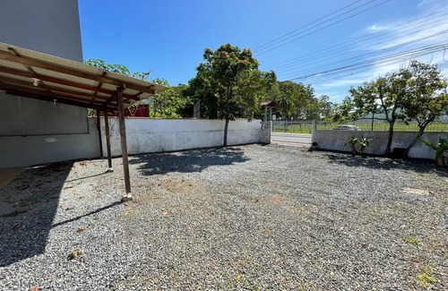 Meia Praia Casa | Beach house with large patio 150m from the sea