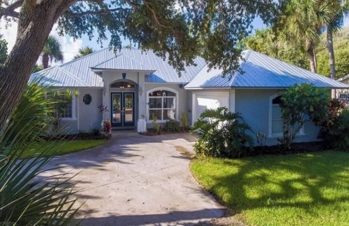 Summerplace Casa | Beach Home that is Pet-Friendly and Pool Equipped