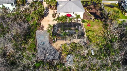 Marineland Acres Casa | Beach Home with Amazing Oasis Pool Spa Waterfall Fire Pit Bikes