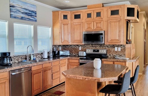 Harbor Casa | Beach home with Netflix, Wifi and BBQ!