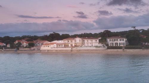 Ronce-les-Bains Hotel | Beach Hotel - Le Grand Chalet