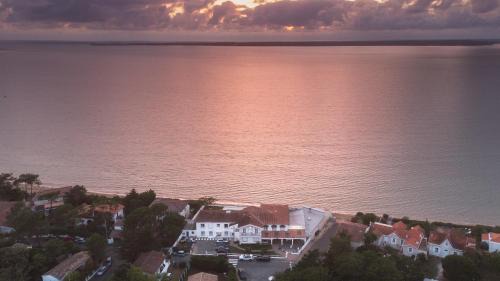 Ronce-les-Bains Hotel | Beach Hotel - Le Grand Chalet