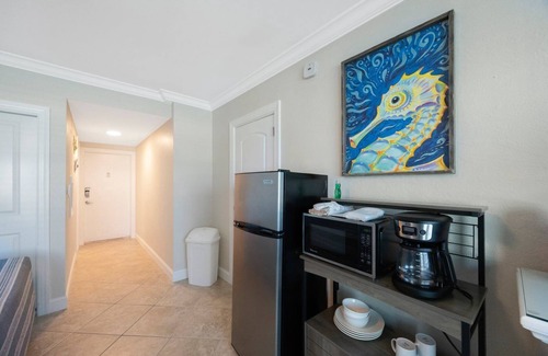 Madeira Beach Condominio | # 154 Surf Song Resort: 1 BR / 1 BA planta baja en la playa de Madeira, para 2 personas
