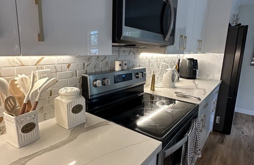 Waianae Casa | Beach House,2 minutes walking to the beach and Restaurant The Beach House by 604