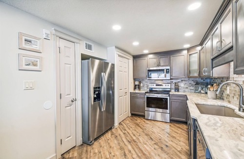 Destin Condominio | Beach House 203d 2 Bedroom Condo by RedAwning