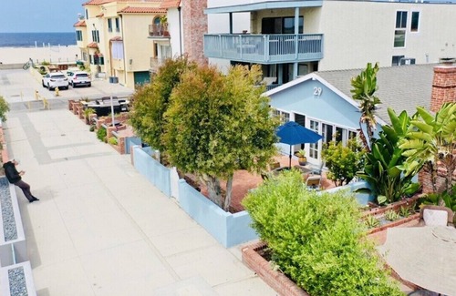Hermosa Beach Cabaña | Beach House- 30 Second Walk To The Beach!
