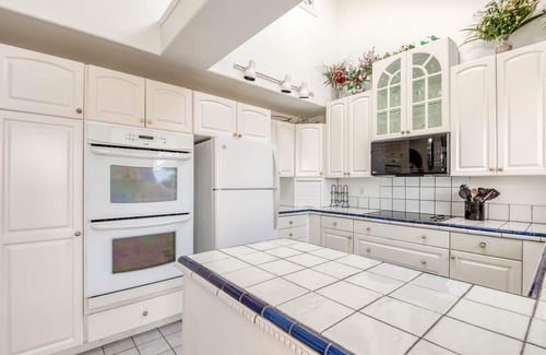 Seal Rock Casa | Beach House, Amazing Views, Pool Table, Large Deck, Room for the Whole Family