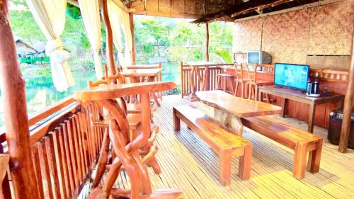 Real Hotel | BEACH HOUSE - Appleton Liitle Paradise Beach Resort & Restaurant