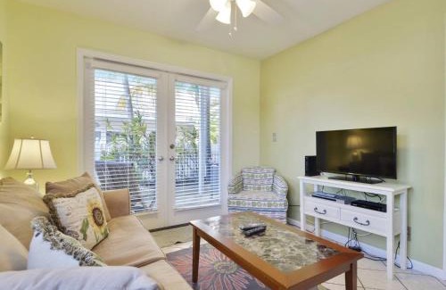 Truman Annex Casa | Beach House Condo by AvantStay Communal Pool Gated Community Great Location Week Long Stays