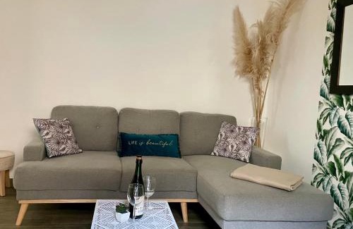 Arromanches-les-Bains Casa | Beach House & Patio by Melrose