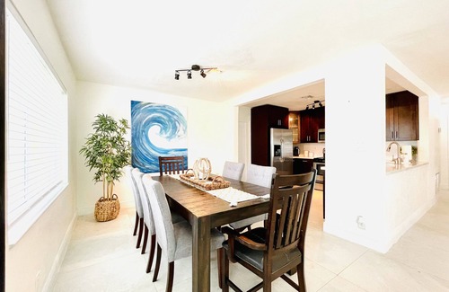 Dolphin Isles Casa | Beach House-Game room-Downtown-Heated Pool-HotTub