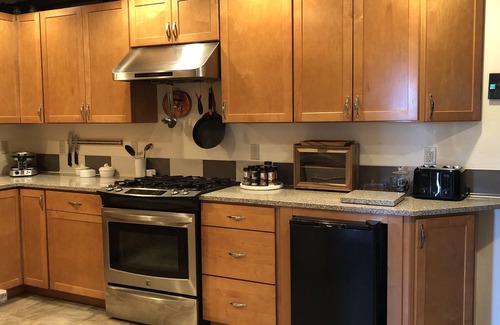 Pacific Beach Casa | Beach House Getaway - Amazing Location! 3-min Walk to the Beach!