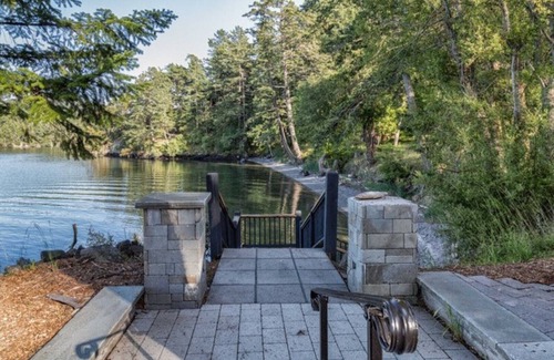 Friday Harbor Casa | Beach house, heated pool, hot tub, private beach, shared dock