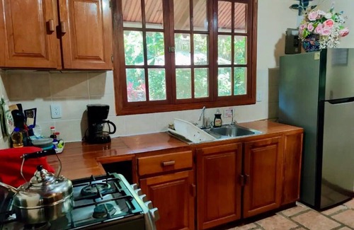 Cahuita Cabaña | beach house near Cahuita National Park