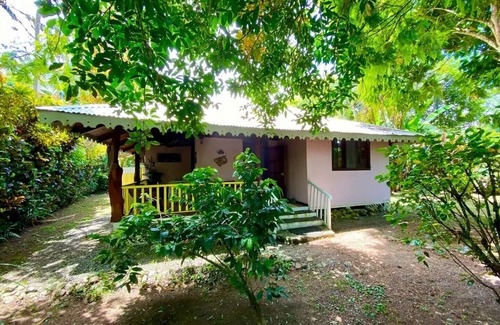 Cahuita Cabaña | beach house near Cahuita National Park