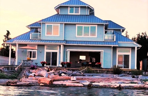 Camano Island Casa | Beach house no-bank waterfront 4-bedroom vacation home on Camano Island