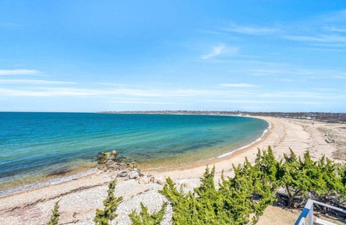 Montauk Casa | Beach House on Fort Pond Bay