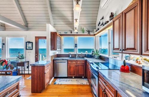 Montauk Casa | Beach House on Fort Pond Bay