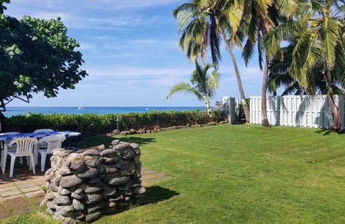 Makaha Casa | CASA DE PLAYA en la pintoresca playa de Makaha con WIFI de alta velocidad gratis y estacionamiento en el lugar