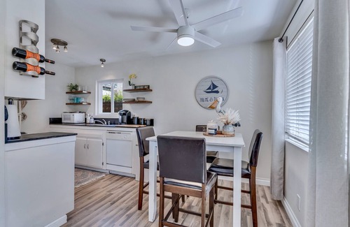 Crown Point Condominio | Beach House one block from Mission Bay w/AC
