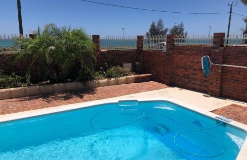 Beresford Casa | Beach House Opposite Ocean 4 Bed 2 Bathroom with pool