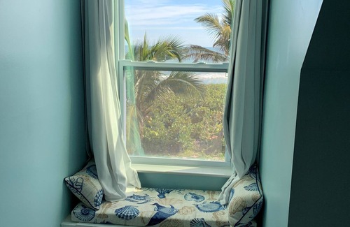 Ambersand Beach Casa | BEACH HOUSE & RIVER WITH PRIVATE DOCK & DECK.