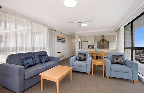 Coolangatta Hotel | Beach House Seaside Resort Coolangatta