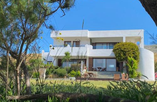 Karystos Casa | Beach house set in a beautiful bay