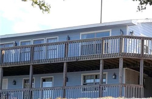 Lake Ozark Casa | Beach House Sleep 20 with VIP pkg, Bachelor Parties Welcomed
