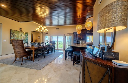 San Pedro Villa | Casa de playa de 5 dormitorios con chef, cancha de tenis privada, gimnasio, a minutos de San Pedro