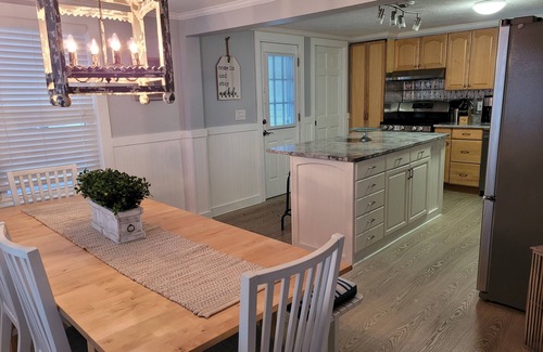 Hampton Casa | Beach House, Walking distance to downtown!
