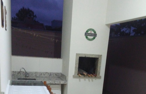 Meia Praia Casa | Casa de playa wi-fi cerca de Beto Carrero, 3 habitaciones con aire acondicionado y televisión inteligente.